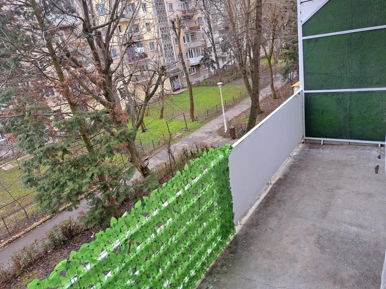 Apartament cu 2 camere semidecomandat în Gojdu