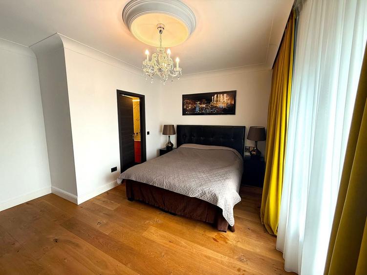 Apartament cu 4 camere, mobilat în Tei