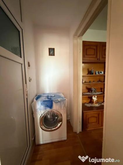 Apartament cu 2 camere semidecomandat în Craiovița Nouă