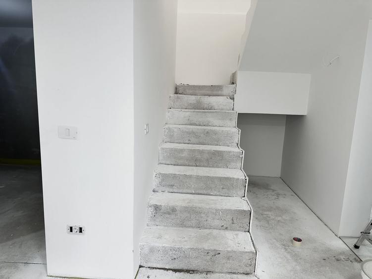 Casă individuală cu 5 camere cu Canalizare în Hălchiu