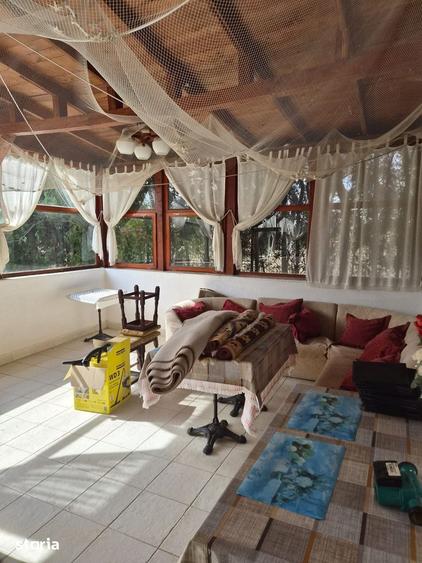 Casă cu 10 camere cu Teren 100 Mp în Corbu