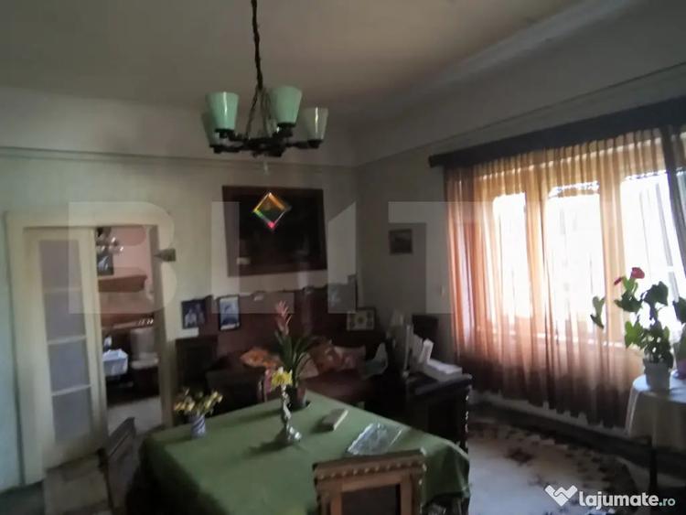 Casă cu 4 camere cu Teren 7729 Mp în Central