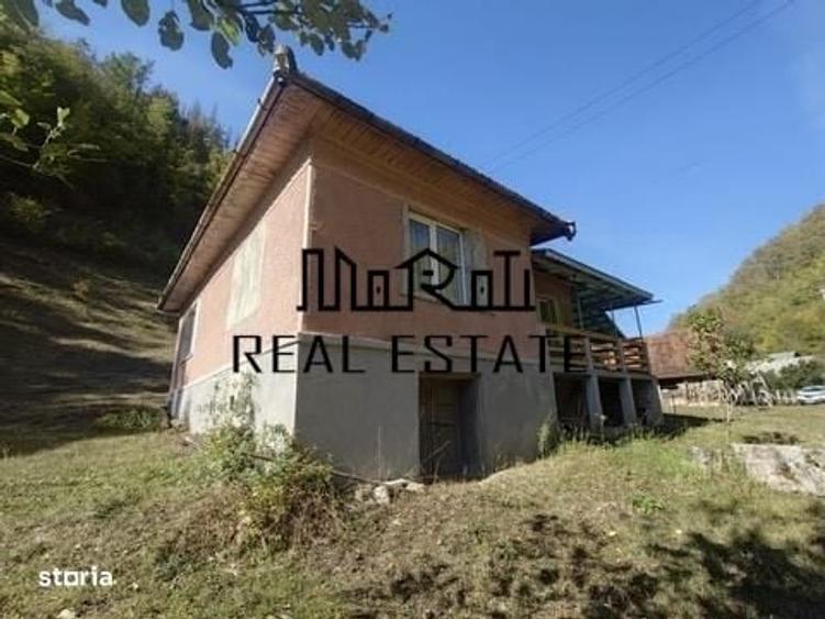 Casă cu 4 camere decomandat în Blăjeni