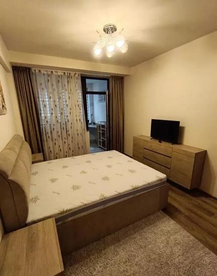 Apartament cu 3 camere decomandat, mobilat în Tractorul