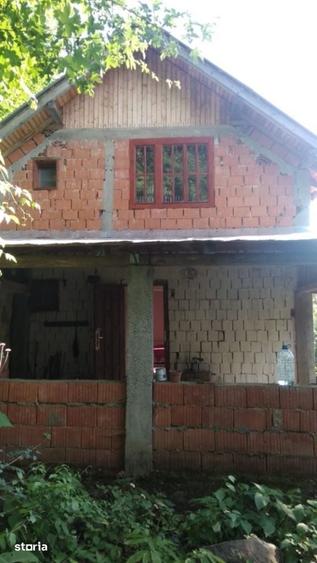 Casă cu 2 camere cu Teren 3000 Mp în Certeju de Sus