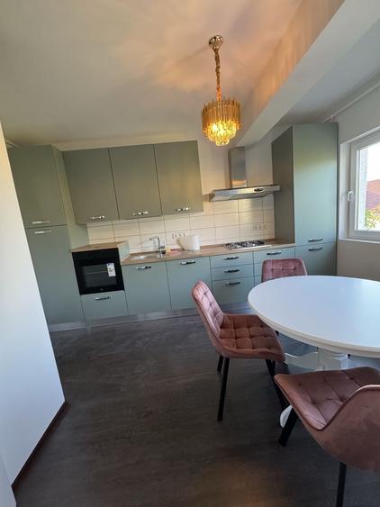 Apartament cu 3 camere decomandat în Dumbrăvița