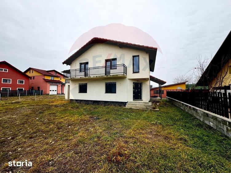 Casă cu 5 camere cu Teren 500 Mp în Jucu