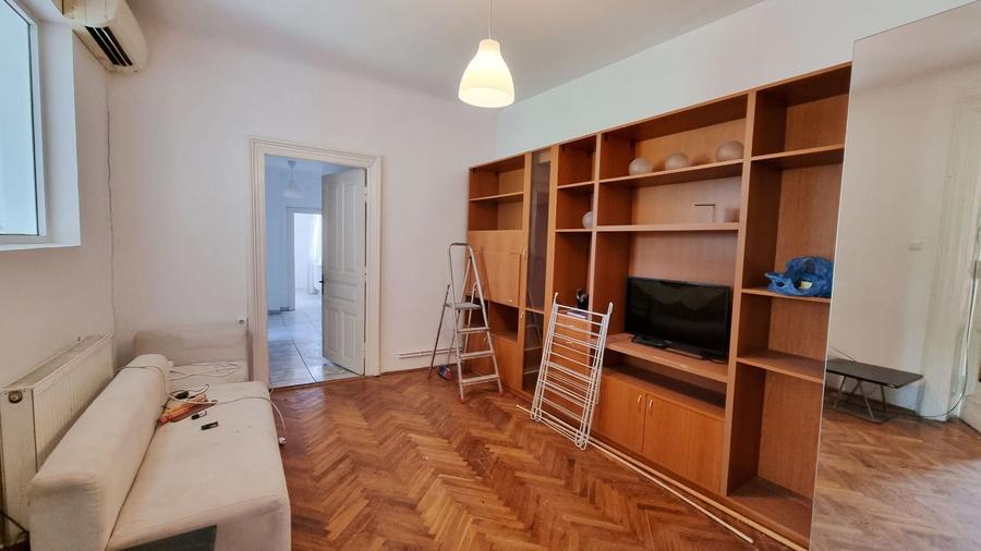 Apartament cu 5 camere în Armeneasca