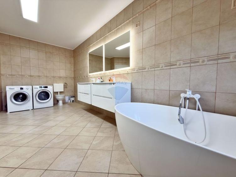 Casă individuală cu 5 camere cu Piscina în Gai
