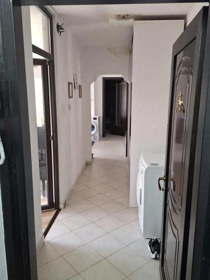 Apartament cu 3 camere decomandat în Vitan