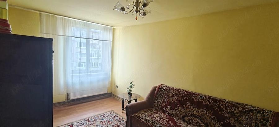 Apartament cu 3 camere nedecomandat în Central