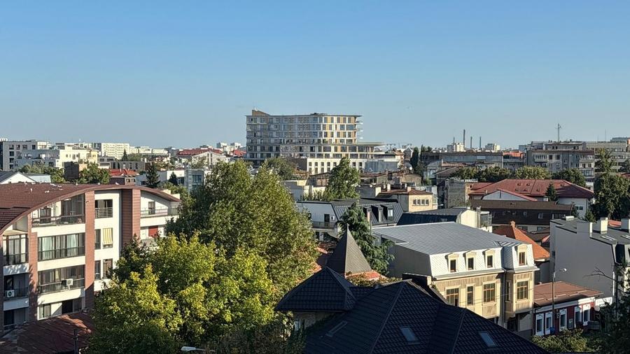 Apartament cu 3 camere decomandat în Moșilor