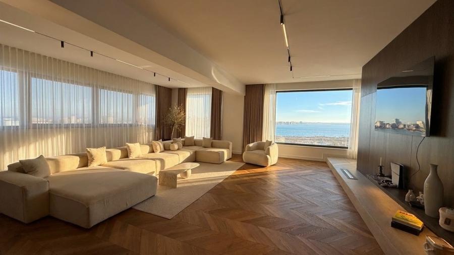 Penthouse cu 6 camere decomandat, mobilat în Mamaia