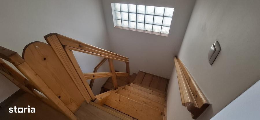 Casă cu 8 camere cu Teren 776 Mp în Central