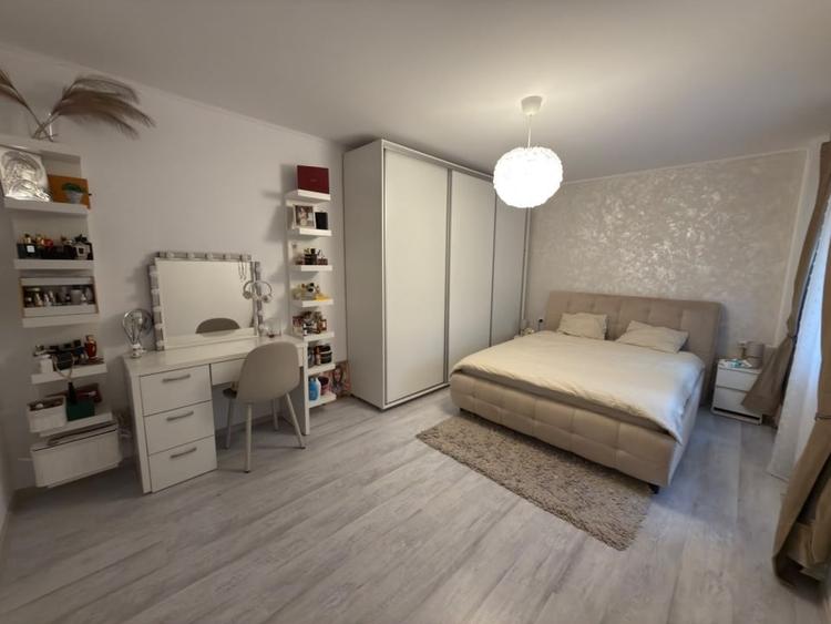 Apartament cu 2 camere decomandat, mobilat în Republicii
