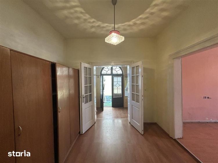 Casă cu 4 camere cu Teren 596 Mp în Central