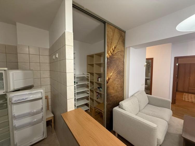Apartament cu 2 camere decomandat, mobilat în Calea Călărașilor