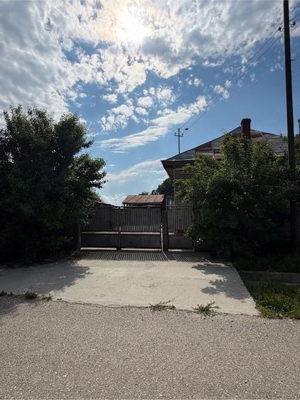 Casă cu Teren 1650 Mp în Central