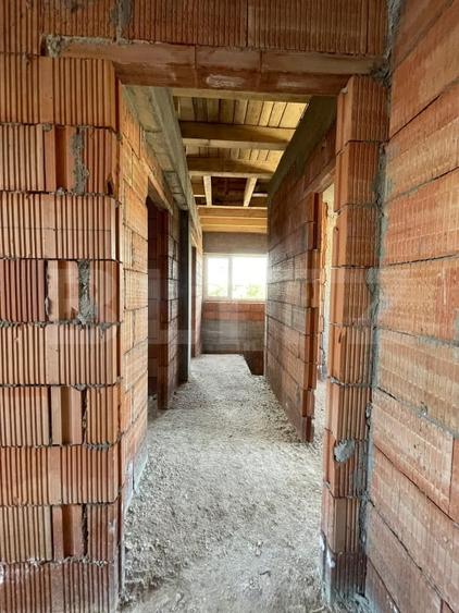 Duplex cu 5 camere cu Canalizare în Dâmbul Rotund