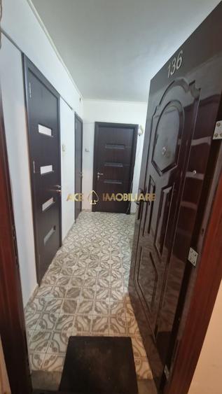 Apartament cu 3 camere decomandat, mobilat în Titan