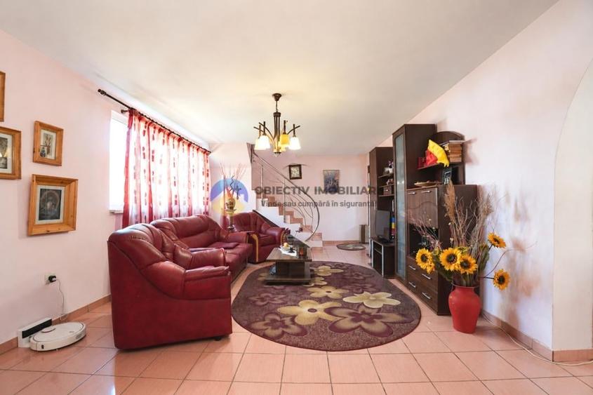 Casă cu 4 camere cu Teren 1800 Mp în Central