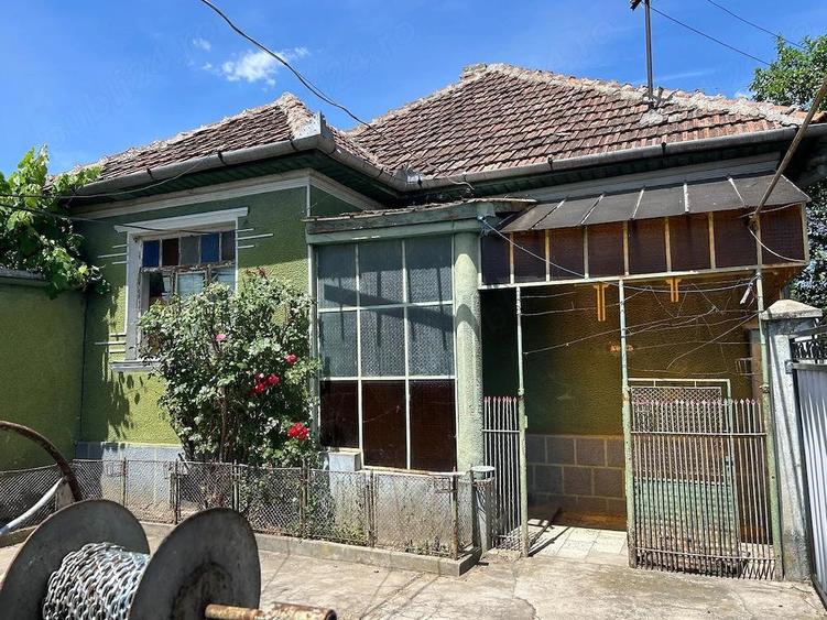 Casă cu Teren 1000 Mp în Bujac