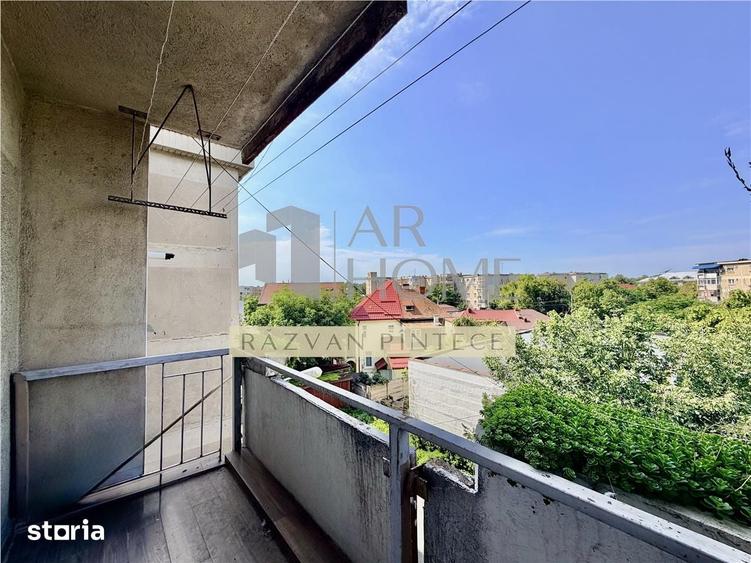 Apartament cu 3 camere decomandat în Democrației