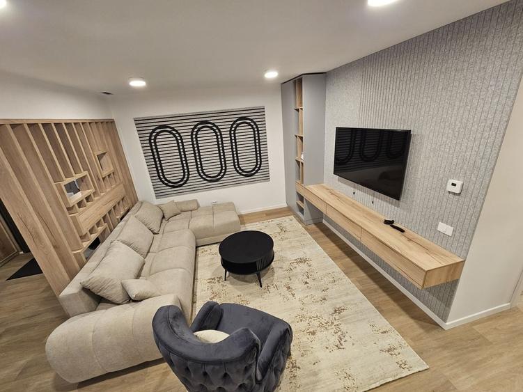 Apartament cu 4 camere decomandat, mobilat în Iancu Nicolae