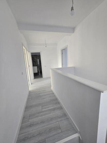 Casă cu 5 camere cu Canalizare în Valea Lupului