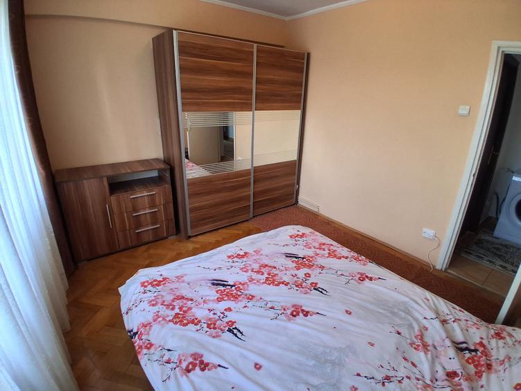 Apartament cu 3 camere decomandat în Centru Civic