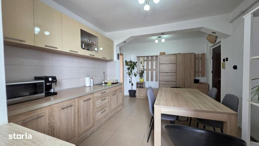 Apartament cu 3 camere semidecomandat în Circumvalațiunii