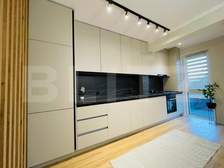 Apartament cu 2 camere semidecomandat, mobilat în Florești