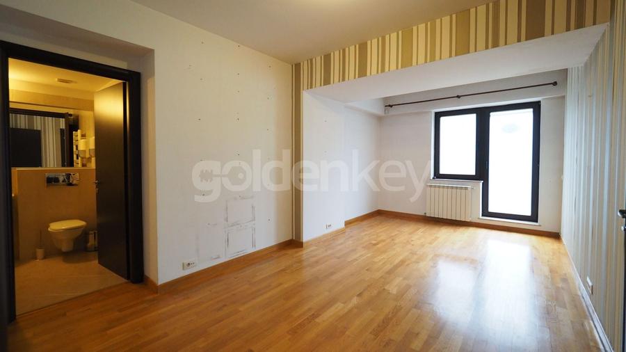 Apartament cu 3 camere semidecomandat în Herăstrău