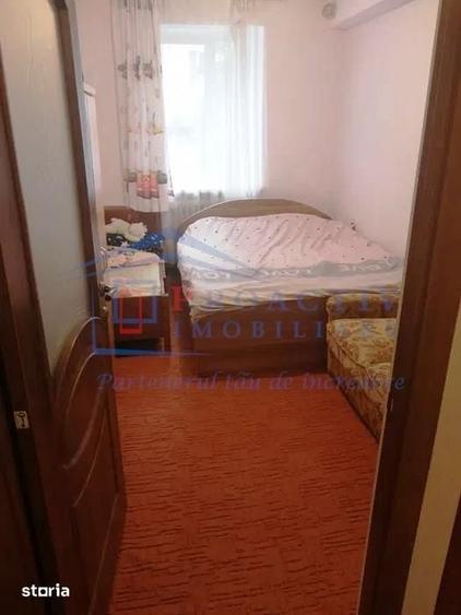 Apartament cu 4 camere decomandat în Central