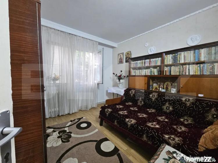 Apartament cu 3 camere semidecomandat în Alexandru cel Bun