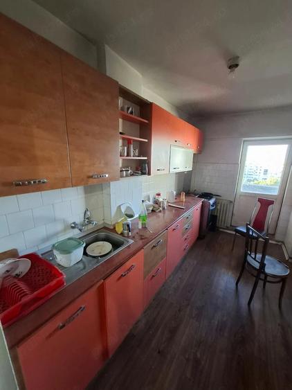 Apartament cu 3 camere decomandat în Calea București