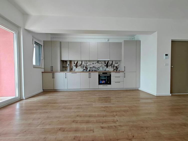 Apartament cu 3 camere, mobilat în Aradului