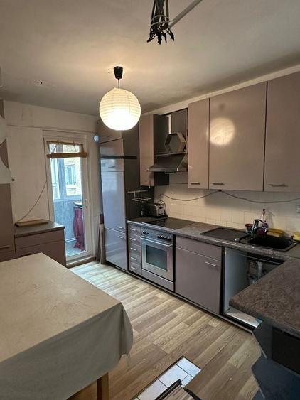 Apartament cu 3 camere semidecomandat în Petros