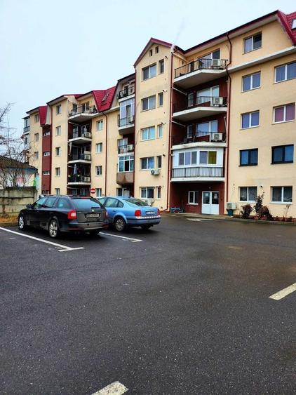 Apartament cu 3 camere decomandat în Letea Veche