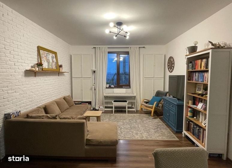 Casă cu 4 camere în Valea Adâncă
