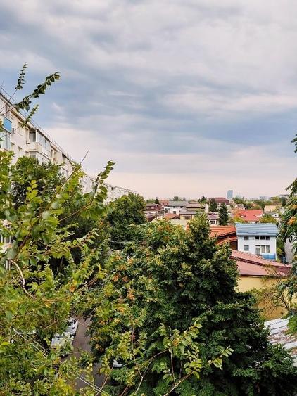 Apartament cu 2 camere semidecomandat, mobilat în 1 Mai
