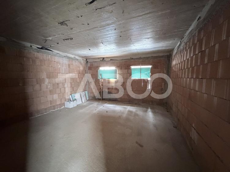 Casă individuală cu 6 camere cu Teren 220 Mp în Orașul de Jos