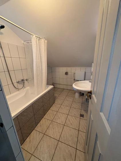 Casă cu 4 camere cu Teren 510 Mp în Central