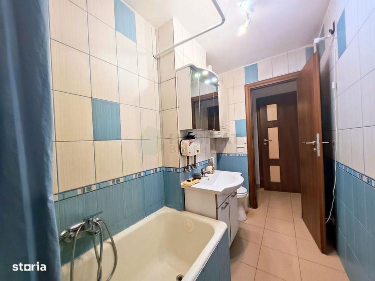 Apartament cu 3 camere semidecomandat în Titan