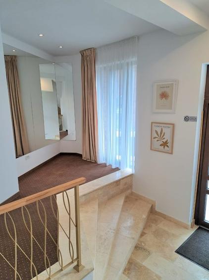Apartament cu 6 camere decomandat în Sinaia