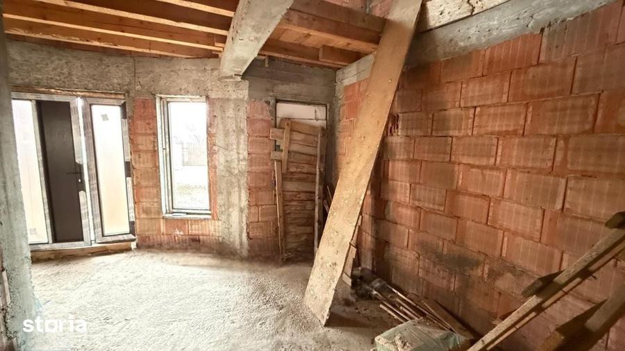 Casă cu 6 camere cu Teren 770 Mp în Câmpineanca