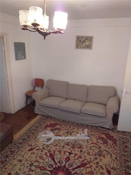 Apartament cu 2 camere semidecomandat, mobilat în Podu Roș