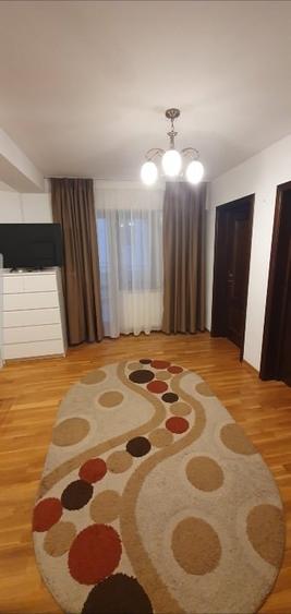 Apartament cu 4 camere semidecomandat, mobilat în Central