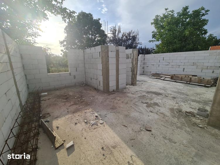 Casă cu 5 camere cu Teren 1496 Mp în Bocsig