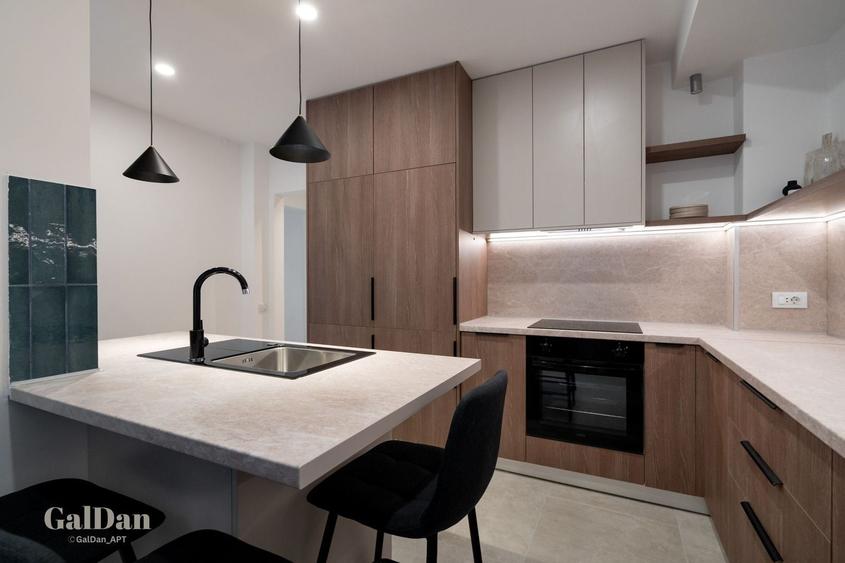 Apartament cu 5 camere în P-ța Universității